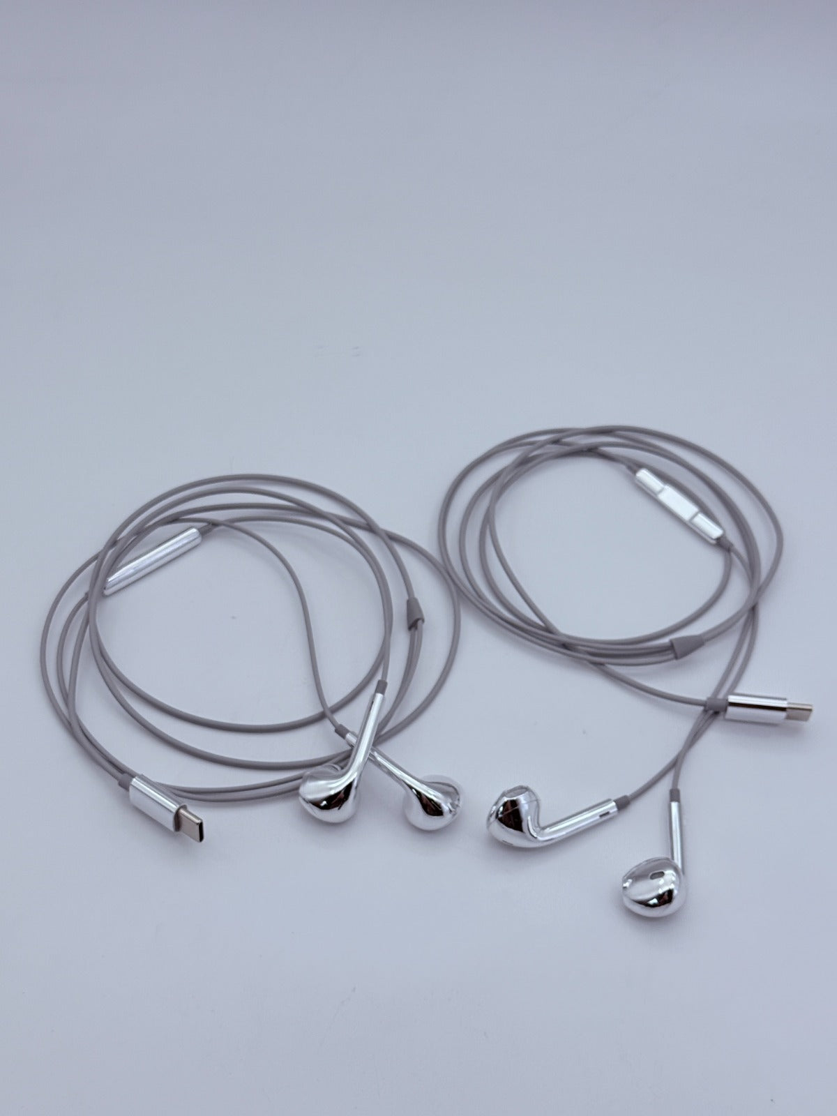 USB-C Wired Earphones with Microphone & Volume Control – Stereo In-Ear Headphones